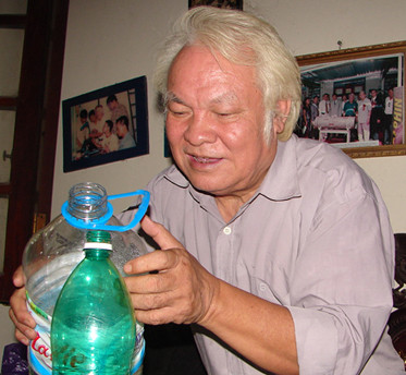 "Ông già Ozon" Nguyễn Văn Khải đang chuẩn bị vào với trẻ em Ninh Thuận