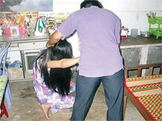 Phụ nữ là đối tượng dễ bị thiệt thòi khi có xung đột gia đình (Ảnh minh họa)