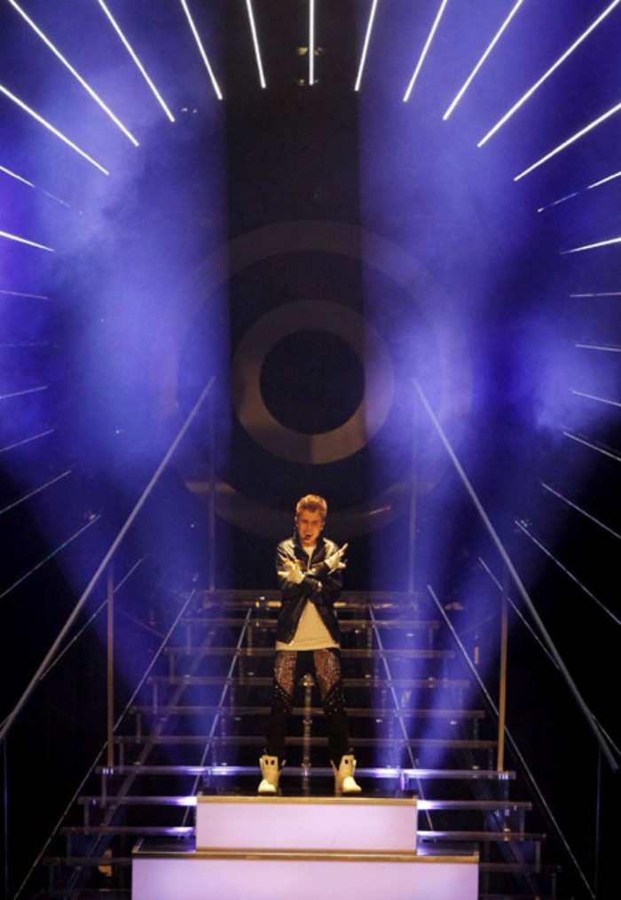 Với trang phục đơn giản, năng động cùng gương mặt điển trai, Justin Bieber đã hút hồn biết bao fan hâm mộ.