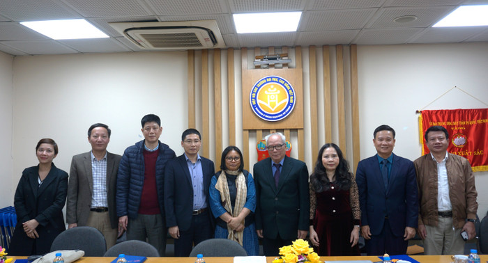 Lãnh đạo Hiệp hội Các trường đại học, cao đẳng Việt Nam chụp ảnh cùng bà Mini Kumam - Bí thư thứ nhất của Đại sứ quán Ấn Độ và khách mời Lãnh đạo Hiệp hội Các trường đại học, cao đẳng Việt Nam chụp ảnh cùng bà Mini Kumam - Bí thư thứ nhất của Đại sứ quán Ấn Độ và khách mời