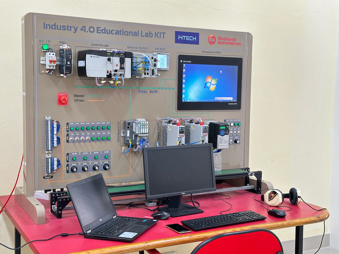 Một số thiết bị trong phòng thực hành của Đại học Huế. (Ảnh: NTCC) Một số thiết bị trong phòng thực hành của Đại học Huế. (Ảnh: NTCC)