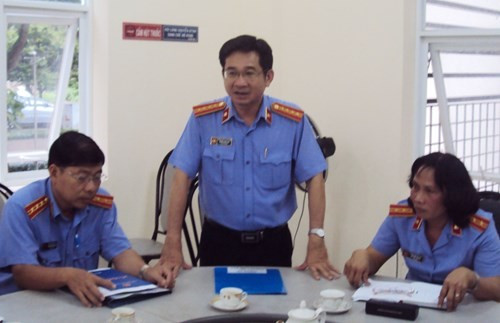 Ông Dương Ngọc Hải, Phó Viện trưởng Viện Kiểm sát nhân dân TP. HCM (người đang đứng) là người trực tiếp chỉ đạo vụ án Nguyễn Thị Bạch Tuyết. Ảnh: Cổng thông tin Viện KSND TP.HCM Ông Dương Ngọc Hải, Phó Viện trưởng Viện Kiểm sát nhân dân TP. HCM (người đang đứng) là người trực tiếp chỉ đạo vụ án Nguyễn Thị Bạch Tuyết. Ảnh: Cổng thông tin Viện KSND TP.HCM