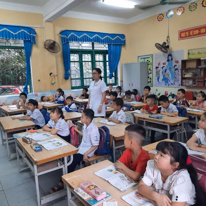 Tiết học của cô và trò Trường Tiểu học Tân Long (tỉnh Thái Nguyên). Ảnh: Fanpage Nhà trường. Tiết học của cô và trò Trường Tiểu học Tân Long (tỉnh Thái Nguyên). Ảnh: Fanpage Nhà trường.