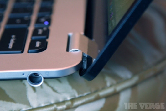 14 Khớp nối màn hình với thân máy. 14 Khớp nối màn hình với thân máy.