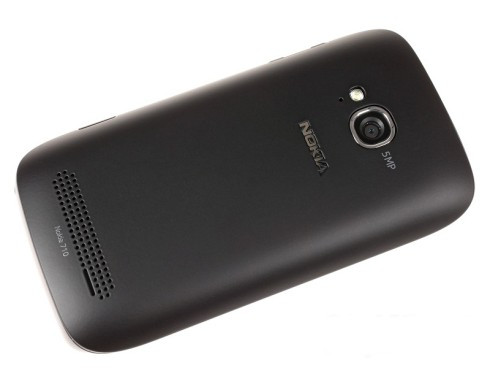 Lumia 710 được Nokia rút gọn đôi chút với camera độ phân giải 5 megapixel và bộ nhớ trong 8 GB. Lumia 710 được Nokia rút gọn đôi chút với camera độ phân giải 5 megapixel và bộ nhớ trong 8 GB.