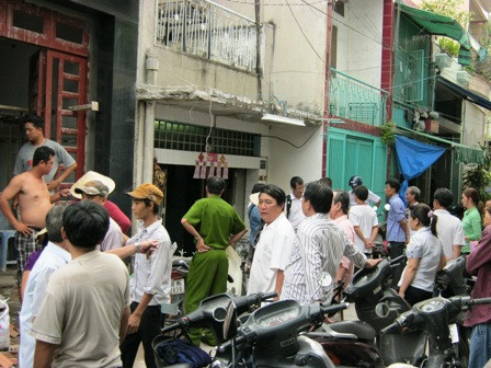 Xác chết người đàn ông bí ẩn gây chấn động khu phố ảnh 1 Xác chết người đàn ông bí ẩn gây chấn động khu phố ảnh 1