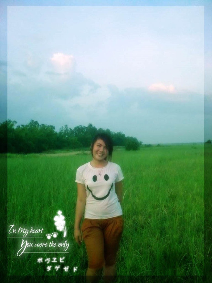 Nguyễn Thị Cẩm là người vui vẻ hòa đồng, nụ cười luôn giữ trên môi.