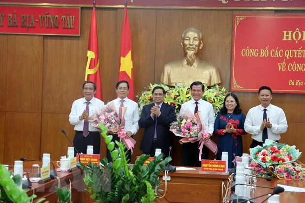 Tỉnh ủy Bà Rịa-Vũng Tàu và Tây Ninh chúc mừng đồng chí Nguyễn Hồng Lĩnh và đồng chí Phạm Viết Thanh. (Ảnh: Đoàn Mạnh Dương/TTXVN). Tỉnh ủy Bà Rịa-Vũng Tàu và Tây Ninh chúc mừng đồng chí Nguyễn Hồng Lĩnh và đồng chí Phạm Viết Thanh. (Ảnh: Đoàn Mạnh Dương/TTXVN).