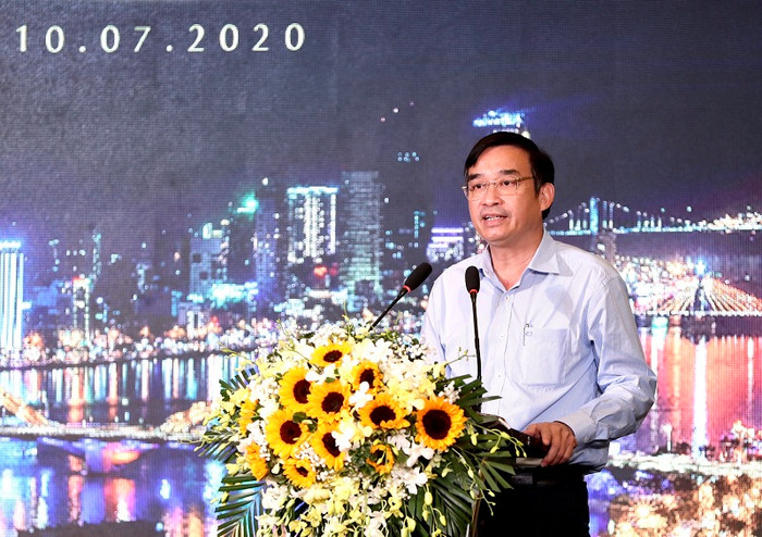 Ông Lê Trung Chinh - Phó Chủ tịch Ủy ban nhân dân Thành phố Đà Nẵng. Ông Lê Trung Chinh - Phó Chủ tịch Ủy ban nhân dân Thành phố Đà Nẵng.