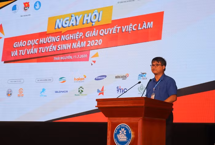 Phó giáo sư, Tiến sĩ Trần Thanh Vân - Phó Giám đốc Đại học Thái Nguyên.