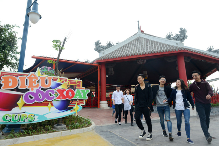 Dragon Park là điểm đến yêu thích của giới trẻ. Dragon Park là điểm đến yêu thích của giới trẻ.