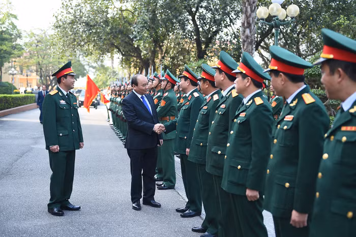 Thủ tướng thăm Sư đoàn chiến thắng. ảnh: vgp. Thủ tướng thăm Sư đoàn chiến thắng. ảnh: vgp.