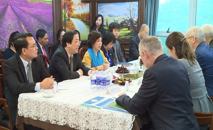 Buổi trao đổi xúc tiến đầu tư giữa Tập đoàn TH và Chính phủ Cộng hòa Bashkortostan. Buổi trao đổi xúc tiến đầu tư giữa Tập đoàn TH và Chính phủ Cộng hòa Bashkortostan.