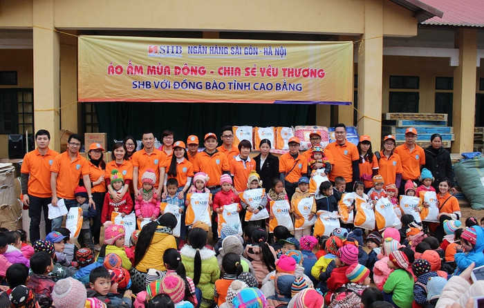 SHB đã dành nhiều tỷ đồng để sẻ chia với cộng đồng. ảnh: shb. SHB đã dành nhiều tỷ đồng để sẻ chia với cộng đồng. ảnh: shb.
