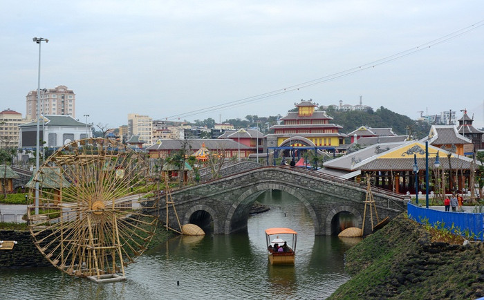 Sun Group khai trương công viên chủ đề lớn nhất Đông Nam Á Dragon Park thuộc quần thể Sun World Ha Long Park. Sun Group khai trương công viên chủ đề lớn nhất Đông Nam Á Dragon Park thuộc quần thể Sun World Ha Long Park.