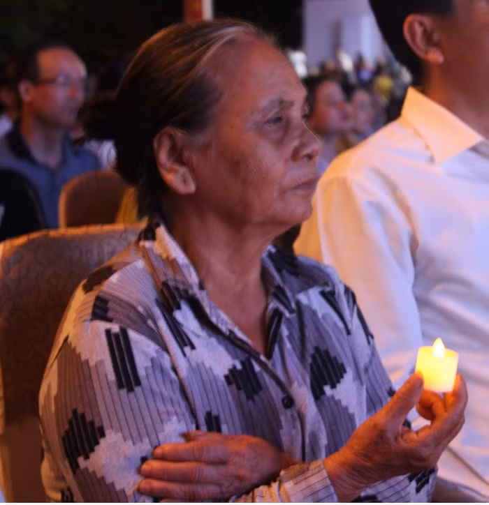 Nghẹn ngào, thương tiếc khi nghe tin Người mất. Nghẹn ngào, thương tiếc khi nghe tin Người mất.