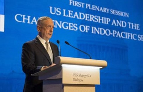 Bộ trưởng Quốc phòng Hoa Kỳ, James Mattis phát biểu tại Đối thoại Shangri-la lần thứ 17 năm 2018 tại Singapore (Nguồn: thediplomat.com). Bộ trưởng Quốc phòng Hoa Kỳ, James Mattis phát biểu tại Đối thoại Shangri-la lần thứ 17 năm 2018 tại Singapore (Nguồn: thediplomat.com).