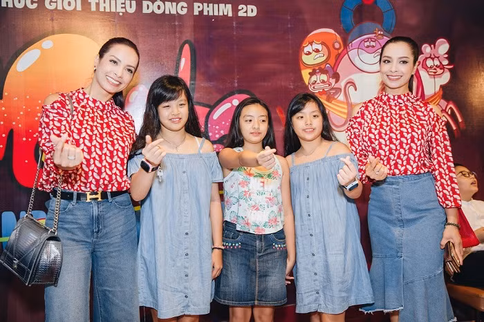 Siêu mẫu Thúy Hằng – Thúy Hạnh cùng các cô công chúa đáng yêu háo hức trở thành những khán giả đầu tiên theo dõi hành trình lập lại trật tự vũ trụ của Monta và những người bạn.