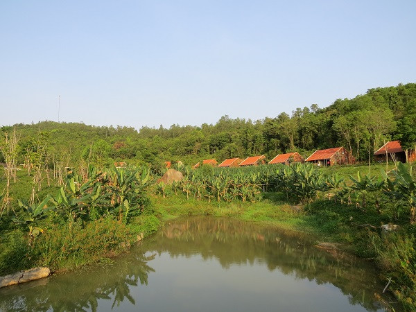 Nhà hàng Tre ven sông trong Khu sinh thái. Nhà hàng Tre ven sông trong Khu sinh thái.