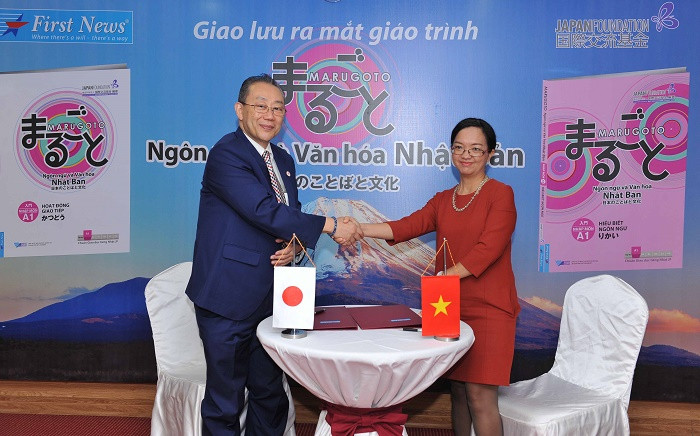 Đại diện First News và JF ký kết hợp đồng xuất bản giáo trình “Marugoto - Ngôn ngữ và Văn hóa Nhật Bản&quot;.