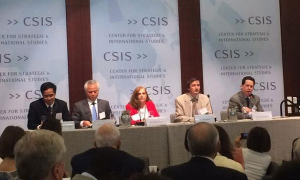 Các diễn giả trong phiên thảo luận về những diễn biến gần đây trên Biển Đông tại hội thảo ở CSIS (Ảnh minh họa: cand.com.vn). Các diễn giả trong phiên thảo luận về những diễn biến gần đây trên Biển Đông tại hội thảo ở CSIS (Ảnh minh họa: cand.com.vn).