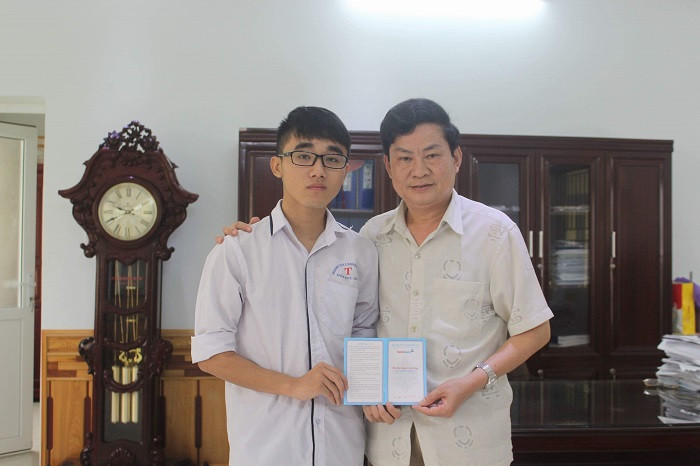 Nhà giáo ưu tú Chu Anh Tuấn - Hiệu trưởng nhà trường (Ảnh: tác giả cung cấp). Nhà giáo ưu tú Chu Anh Tuấn - Hiệu trưởng nhà trường (Ảnh: tác giả cung cấp).