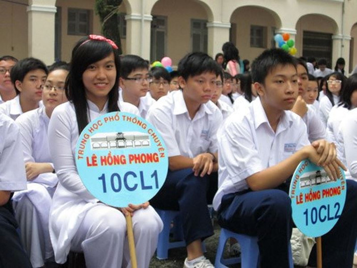 Lớp chọn trong trường không chuyên ảnh 2 Lớp chọn trong trường không chuyên ảnh 2