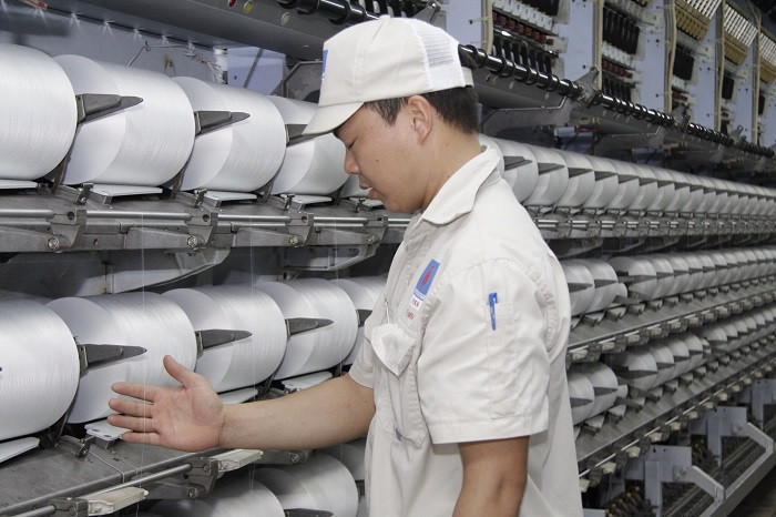 Vận hành dây chuyền sản xuất sơ xợi DTY tại Nhà máy Xơ sợ Đình Vũ. Vận hành dây chuyền sản xuất sơ xợi DTY tại Nhà máy Xơ sợ Đình Vũ.