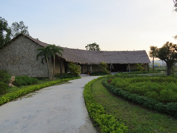 Không gian làng Việt cổ tạ Khu du lịch sinh thái Diễn Lâm. Không gian làng Việt cổ tạ Khu du lịch sinh thái Diễn Lâm.