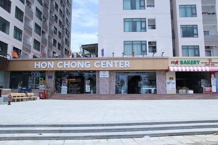 Hệ thống nhà hàng, Shop, quán Cafe tiện lợi dưới chân tòa nhà phục vụ cư dân và du khách. Hệ thống nhà hàng, Shop, quán Cafe tiện lợi dưới chân tòa nhà phục vụ cư dân và du khách.