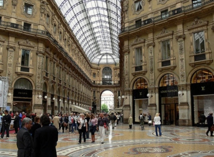 Khu trung tâm mua sắm ở Milan Khu trung tâm mua sắm ở Milan