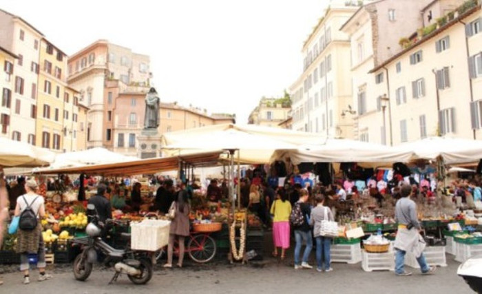 Ngôi chợ trời ở Italy Ngôi chợ trời ở Italy