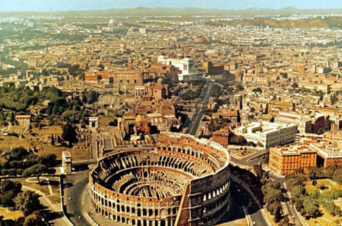 Tùy vào mỗi thành phố mà mức chênh lệch về chi phí sẽ khác nhau. Thuê nhà ở Rome đắt hơn nhiều so với các thành phố khác như Milan, Turin hay Naples nhưng giá sinh hoạt phí có vẻ dễ thở hơn… Trung bình du học sinh nếu không được tài trợ toàn phần sẽ trả 200€ (~5 triệu VNĐ) chi phí sinh hoạt. Nhưng bù lại, nhà chủ sẽ sắm sửa tất cả các thứ cho bạn rất tiện nghi đầy đủ. Tùy vào mỗi thành phố mà mức chênh lệch về chi phí sẽ khác nhau. Thuê nhà ở Rome đắt hơn nhiều so với các thành phố khác như Milan, Turin hay Naples nhưng giá sinh hoạt phí có vẻ dễ thở hơn… Trung bình du học sinh nếu không được tài trợ toàn phần sẽ trả 200€ (~5 triệu VNĐ) chi phí sinh hoạt. Nhưng bù lại, nhà chủ sẽ sắm sửa tất cả các thứ cho bạn rất tiện nghi đầy đủ.
