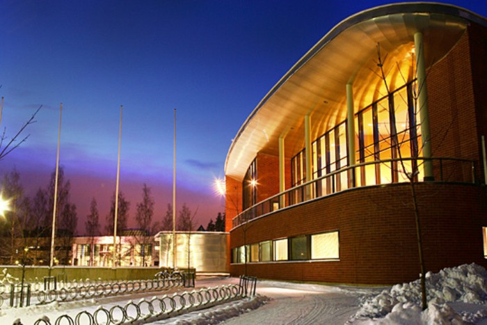 Đại học Kỹ thuật Lappeenranta Lappeenranta là trường đại học chuyên sâu đào tạo các ngành thuộc lĩnh vực kỹ thuật và kinh tế. Thế mạnh của trường là đào tạo kỹ sư các chuyên ngành lâm nghiệp, hợp kim, điện tử, năng lượng, kinh tế, công nghệ thông tin, truyền thông. Chương trình giảng dạy tại trường đạt chất lượng tốt như ở Nga, bởi vì, cơ sở của trường tọa lạc gần biên giới giữa EU và Nga. Đại học Kỹ thuật Lappeenranta Lappeenranta là trường đại học chuyên sâu đào tạo các ngành thuộc lĩnh vực kỹ thuật và kinh tế. Thế mạnh của trường là đào tạo kỹ sư các chuyên ngành lâm nghiệp, hợp kim, điện tử, năng lượng, kinh tế, công nghệ thông tin, truyền thông. Chương trình giảng dạy tại trường đạt chất lượng tốt như ở Nga, bởi vì, cơ sở của trường tọa lạc gần biên giới giữa EU và Nga.