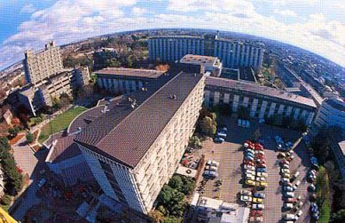 Trường có tổ chức các khóa đại học và sau đại học đến đào tạo Thạc sỹ và Tiến sỹ trong tất cả các ngành học. Chương trình đào tạo xuất sắc nên Đại học Canterbury tạo được uy tín quốc tế về chất lượng chuyên ngành. Học phí và chi phí sinh hoạt có tính cạnh tranh trên toàn cầu. Trường có tổ chức các khóa đại học và sau đại học đến đào tạo Thạc sỹ và Tiến sỹ trong tất cả các ngành học. Chương trình đào tạo xuất sắc nên Đại học Canterbury tạo được uy tín quốc tế về chất lượng chuyên ngành. Học phí và chi phí sinh hoạt có tính cạnh tranh trên toàn cầu.