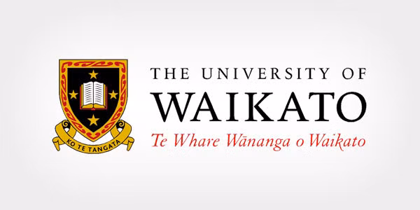 2. Đại học Waikato Đây là trường Đại học công lập cung cấp chương trình giáo dục chất lượng cao, được quốc tế công nhận cho tất cả các sinh viên từ nhiều quốc tịch khác nhau. Cuối thế kỷ trước, New Zealand có bốn trường ĐH được thành lập trong các trung tâm chính nhưng tại Waikato thì chưa có trường ĐH nào. Chính vì vậy, năm 1956, một số người dân tại địa phương Hamilton quyết định muốn có trường đại học của riêng mình. Đến năm 1964, Tổng Thống đốc, Sir Bernard Fergusson đã chính thức mở trường ĐH Waikato. 2. Đại học Waikato Đây là trường Đại học công lập cung cấp chương trình giáo dục chất lượng cao, được quốc tế công nhận cho tất cả các sinh viên từ nhiều quốc tịch khác nhau. Cuối thế kỷ trước, New Zealand có bốn trường ĐH được thành lập trong các trung tâm chính nhưng tại Waikato thì chưa có trường ĐH nào. Chính vì vậy, năm 1956, một số người dân tại địa phương Hamilton quyết định muốn có trường đại học của riêng mình. Đến năm 1964, Tổng Thống đốc, Sir Bernard Fergusson đã chính thức mở trường ĐH Waikato.