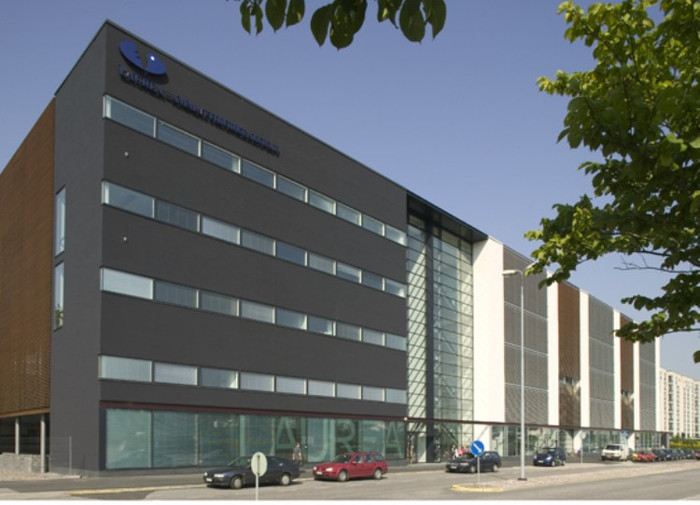 Laurea Polytechnic Laurea cách trung tâm thành phố Helsinki 10km. Số sinh viên hiện nay là 8,000. Các chuyên ngành được đào tạo: Quản trị hệ thống thông tin, Quản trị kinh doanh, Quản lý phương tiện, Điều dưỡng, Quản lý an ninh, Dịch vụ xã hội, Du lịch… Laurea Polytechnic Laurea cách trung tâm thành phố Helsinki 10km. Số sinh viên hiện nay là 8,000. Các chuyên ngành được đào tạo: Quản trị hệ thống thông tin, Quản trị kinh doanh, Quản lý phương tiện, Điều dưỡng, Quản lý an ninh, Dịch vụ xã hội, Du lịch…