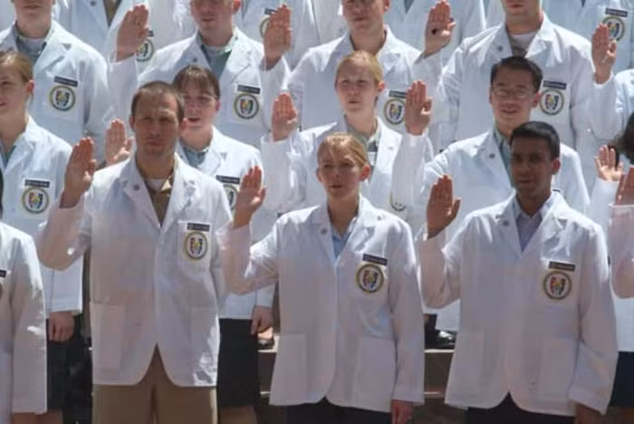 Những thạc sĩ tốt nghiệp chuyên ngành này luôn được săn đón bởi ngành dịch vụ y tế ngày một phát triển với một thị trường vững chắc và không ngừng mở rộng. Chính phủ cũng không ngừng hỗ trợ công tác y tế dự phòng. Hầu hết các vị trí quản lý đều yêu cầu ứng viên có bằng thạc sĩ.