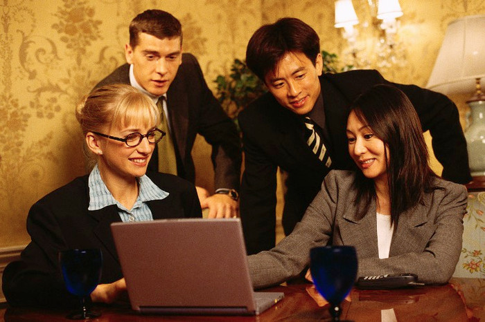 Thạc sĩ quản trị kinh doanh (MBA) Học phí trung bình: $18.345/năm (trường công lập) & $49.921 (trường tư thục) Nợ trung bình của sinh viên: $34.691. Mỗi tháng, sinh viên tốt nghiệp trả góp $403 cho khoản vay 10 năm và $228 cho khoản vay 30 năm Thu nhập trung bình (nhà phân tích quản trị): $84.650