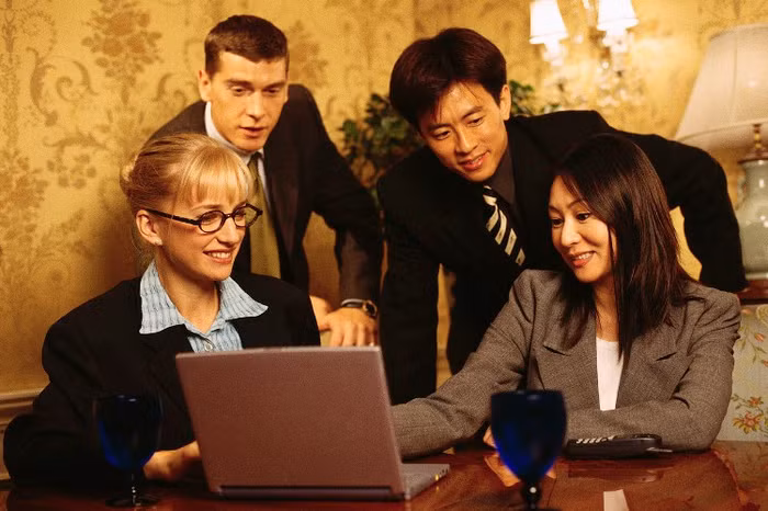 Thạc sĩ quản trị kinh doanh (MBA) Học phí trung bình: $18.345/năm (trường công lập) & $49.921 (trường tư thục) Nợ trung bình của sinh viên: $34.691. Mỗi tháng, sinh viên tốt nghiệp trả góp $403 cho khoản vay 10 năm và $228 cho khoản vay 30 năm Thu nhập trung bình (nhà phân tích quản trị): $84.650