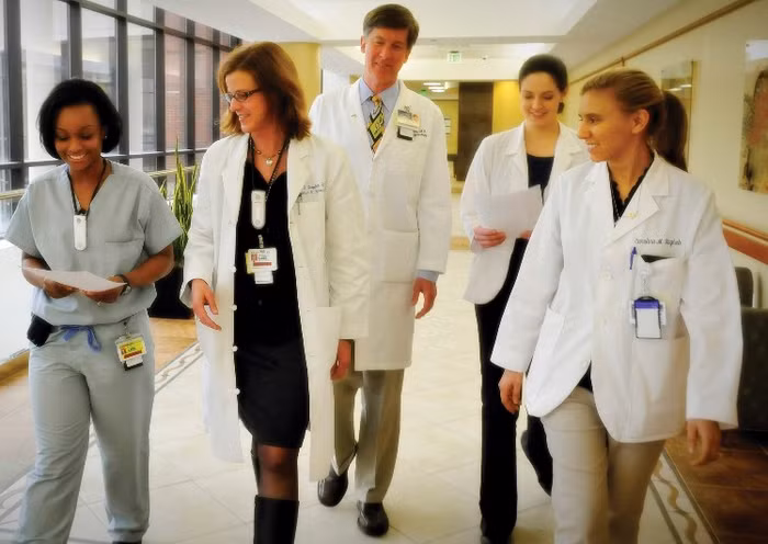 Thạc sĩ y tế công cộng (Master of Public Health) Học phí trung bình: $18.000/năm (trường công lập) & $36.387 (trường tư thục) Nợ trung bình của sinh viên (MSc): $34.824. Mỗi tháng, sinh viên tốt nghiệp trả góp $405 cho khoản vay 10 năm và $229 cho khoản vay 30 năm Thu nhập trung bình (quản lý y tế công cộng): $90.970