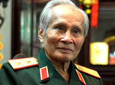 Trung tướng Nguyễn Quốc Thước - nguyên Tư lệnh Quân khu IV: Trung Quốc từng bước thực hiện mưu đồ ngoạm lấy lãnh thổ nước ta, cho nên bà con nhân dân phải thật bình tĩnh, đoàn kết, không mắc mưu kích động của Trung Quốc và các phần tử phá hoại. Trung tướng Nguyễn Quốc Thước - nguyên Tư lệnh Quân khu IV: Trung Quốc từng bước thực hiện mưu đồ ngoạm lấy lãnh thổ nước ta, cho nên bà con nhân dân phải thật bình tĩnh, đoàn kết, không mắc mưu kích động của Trung Quốc và các phần tử phá hoại.