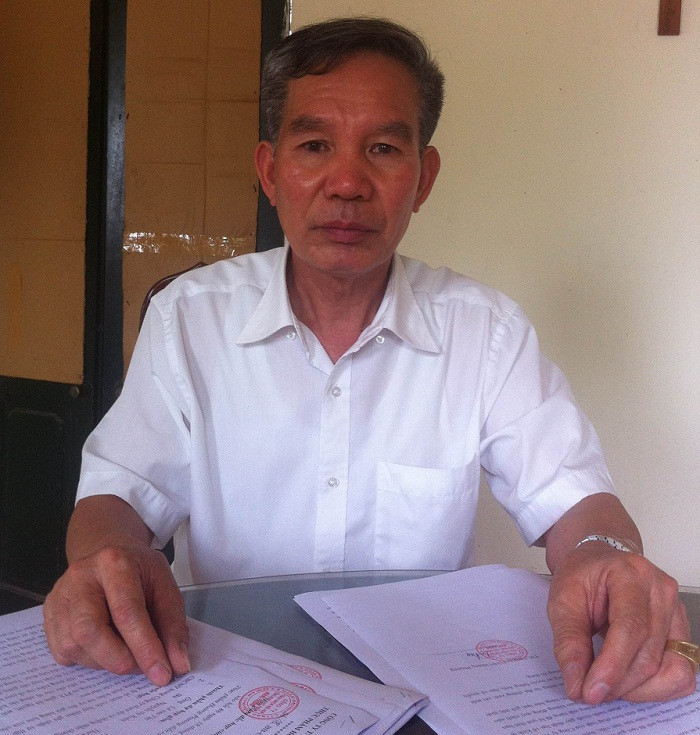 Ông Lê Cao Tân - Giám đốc Công ty Hoàng Phương cho biết, Công an huyện Đông Anh giữ sản phẩm nước giải khát đã hơn 90 ngày khiến nhiều sản phẩm hết hạn sử dụng, doanh nghiệp đã thiệt hại hàng trăm triệu đồng. Ông Lê Cao Tân - Giám đốc Công ty Hoàng Phương cho biết, Công an huyện Đông Anh giữ sản phẩm nước giải khát đã hơn 90 ngày khiến nhiều sản phẩm hết hạn sử dụng, doanh nghiệp đã thiệt hại hàng trăm triệu đồng.