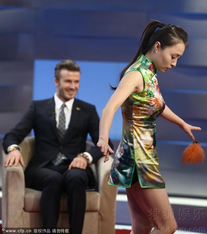 Người đẹp Trung Quốc tâng cầu rất chuyên nghiệp. Người đẹp Trung Quốc tâng cầu rất chuyên nghiệp.