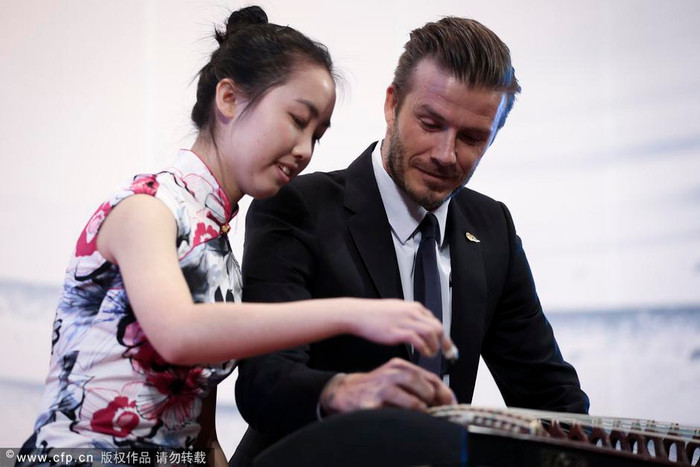 Trong khuôn khổ chuyến thăm tới Trung Quốc, tiền vệ người Anh đã tham gia một cuộc giao lưu rất thú vị với các sinh viên tại trường đại học Bắc Kinh. Trong khuôn khổ chuyến thăm tới Trung Quốc, tiền vệ người Anh đã tham gia một cuộc giao lưu rất thú vị với các sinh viên tại trường đại học Bắc Kinh.