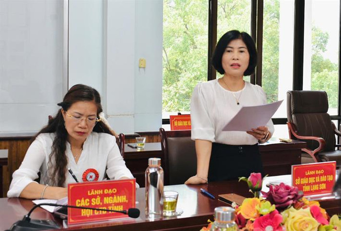 Phó Giám đốc Sở Giáo dục và Đào tạo tỉnh Lạng Sơn Hà Thị Khánh Vân báo cáo tình hình thiệt hại và khắc phục sau bão tại buổi làm việc. Phó Giám đốc Sở Giáo dục và Đào tạo tỉnh Lạng Sơn Hà Thị Khánh Vân báo cáo tình hình thiệt hại và khắc phục sau bão tại buổi làm việc.