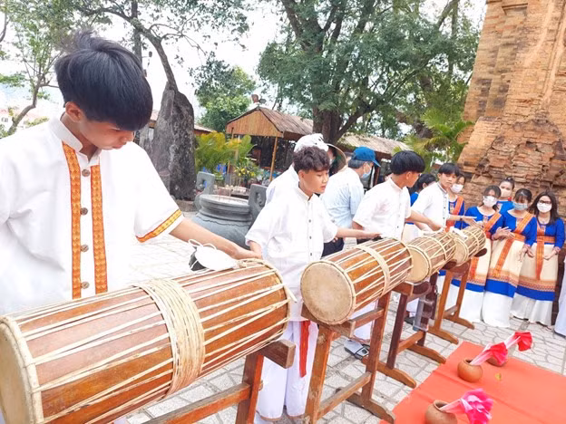 Học sinh học Nội dung giáo dục địa phương (Ảnh minh họa: Báo Lao động)