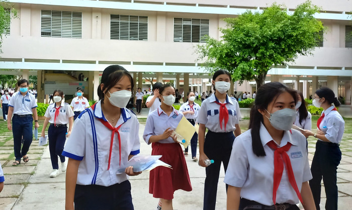 Thí sinh An Giang phấn khởi kết thúc ngày thi đầu tiên (Ảnh: Khánh Văn)