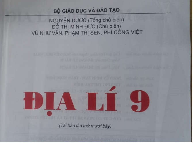 Sách đã tái bản đến lần thứ 17 nhưng số liệu thống kê vẫn không được điều chỉnh (Ảnh: Hương Mai) Sách đã tái bản đến lần thứ 17 nhưng số liệu thống kê vẫn không được điều chỉnh (Ảnh: Hương Mai)