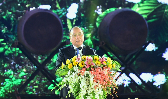 Thủ tướng chia sẻ: Hạt cà phê giúp gắn kết tình yêu, tình bạn không chỉ giữa những người Việt Nam trên khắp mọi miền mà cả bạn bè quốc tế đến với Tây Nguyên. Thủ tướng chia sẻ: Hạt cà phê giúp gắn kết tình yêu, tình bạn không chỉ giữa những người Việt Nam trên khắp mọi miền mà cả bạn bè quốc tế đến với Tây Nguyên.